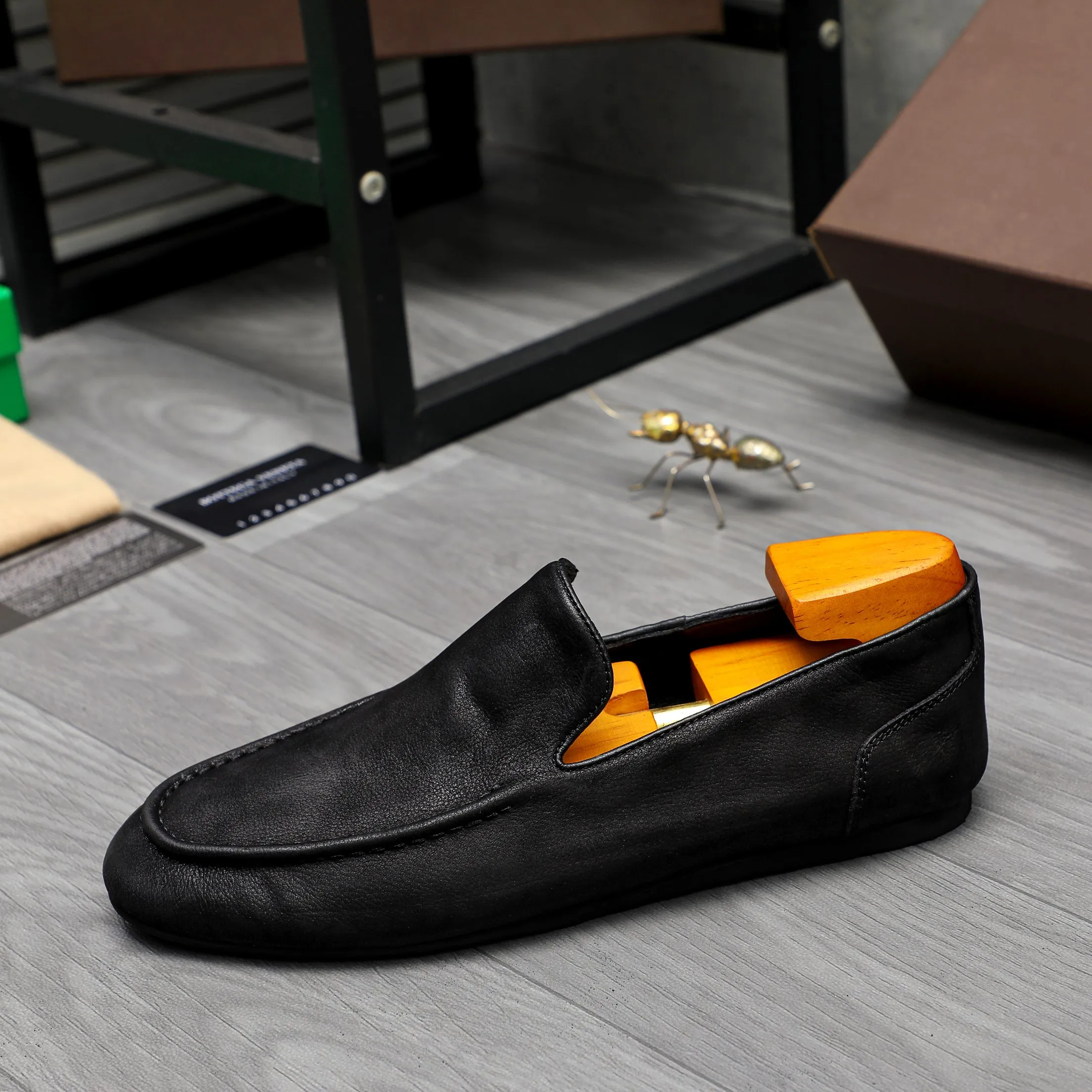 Men's shoes 💰460 Product trademark: BV "Bottega Veneta" soft leather men's shoes Regular size: 39-45 Product materials: Selected high-quality pebbled cowhide upper, cowhide lining, original outsole